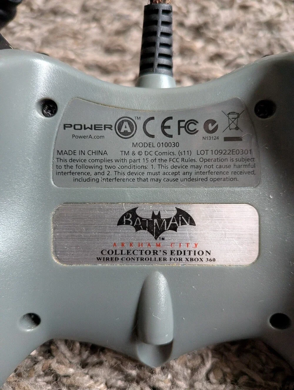 Batman Arkham City Batarang Collectors Edition Xbox 360 Wired Controller FLAWS*